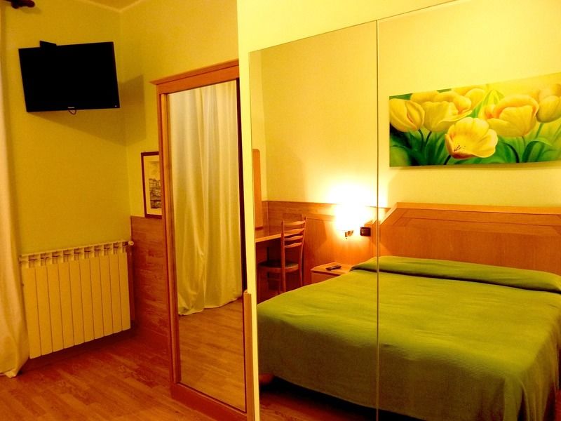 Hotel Louisiana Рим Экстерьер фото