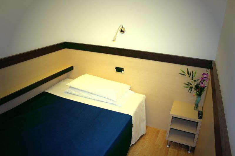 Hotel Louisiana Рим Экстерьер фото